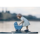 Mädchen mit Puppenwagen, Royal Copenhagen Figur Nr. 407