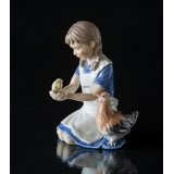 Mädchen mit Henne, Royal Copenhagen Figur Nr. 437