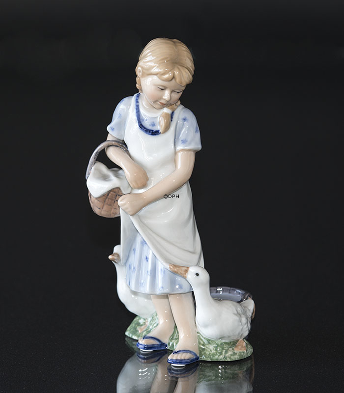 Mädchen mit Enten, Royal Copenhagen Figur Nr. 450