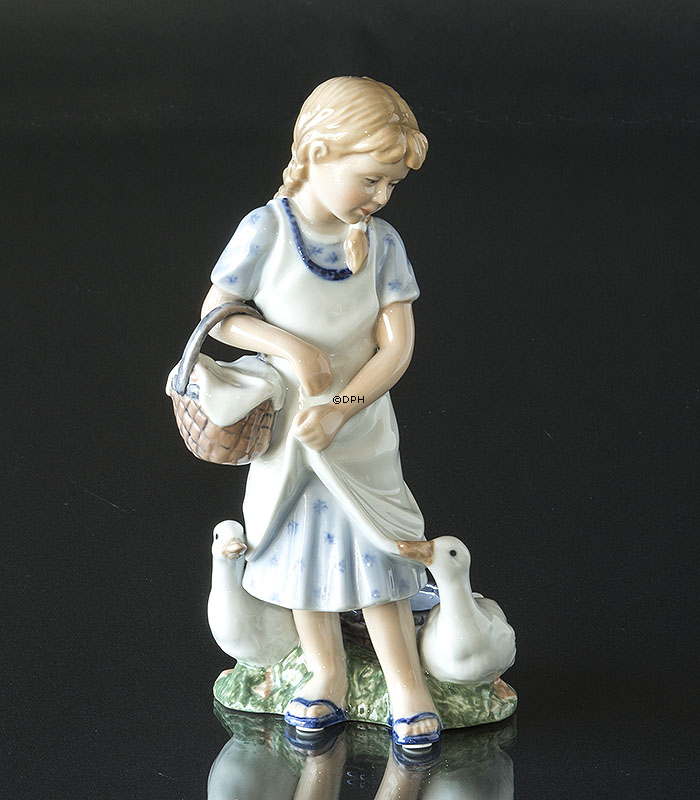 Mädchen mit Enten, Royal Copenhagen Figur Nr. 450