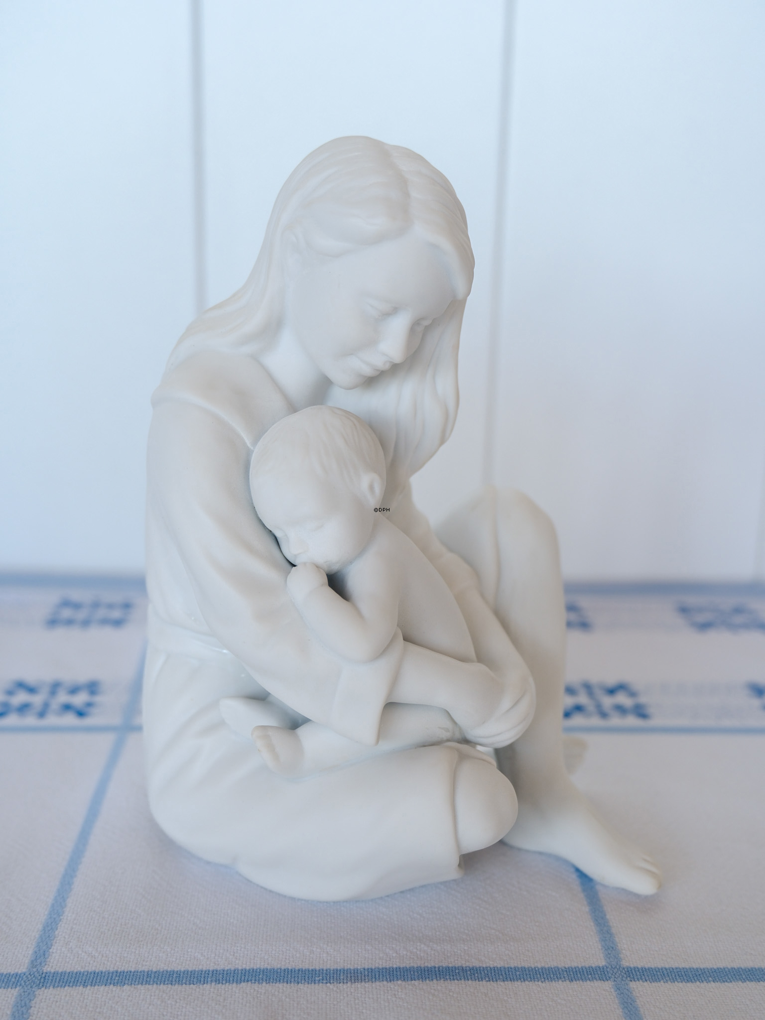 Mutter mit schlafendem Baby, Royal Copenhagen weiße Figur Nr. 541