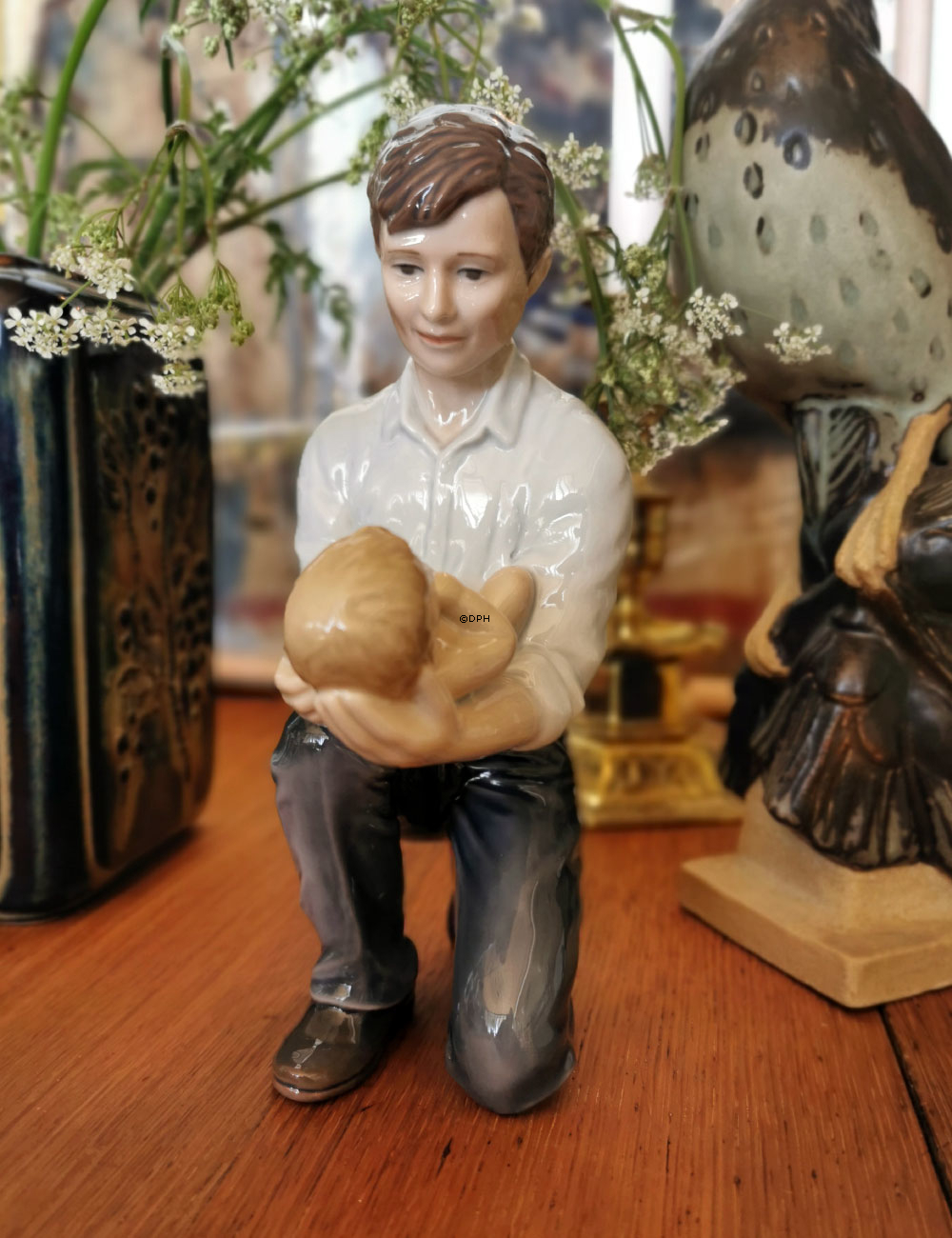 Vater mit schlafendem Baby auf seinem Knie, Royal Copenhagen Figur Nr. 542