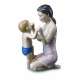 Mutter mit springendem Baby, Royal Copenhagen Figur Nr. 544