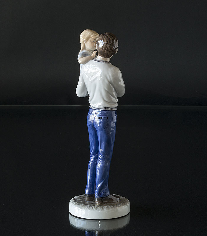 Vater mit Mädchen auf dem Arm, Royal Copenhagen Figur Nr. 547