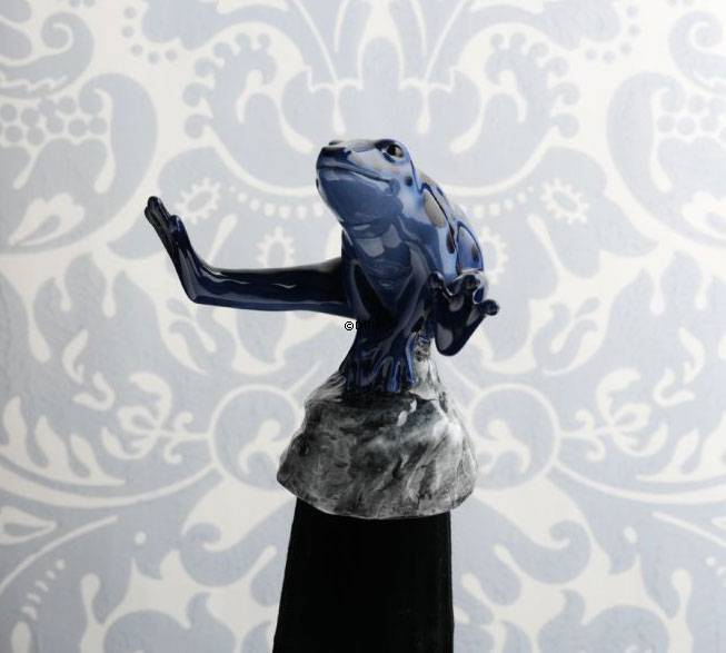 Blauer Frosch sitzend auf Stein, Royal Copenhagen Figur Nr. 557