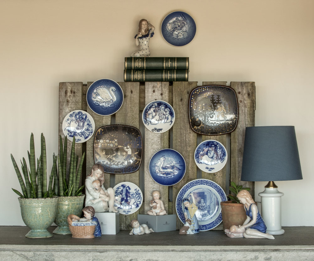 Neues Kind, Royal Copenhagen Figur Nr. 673