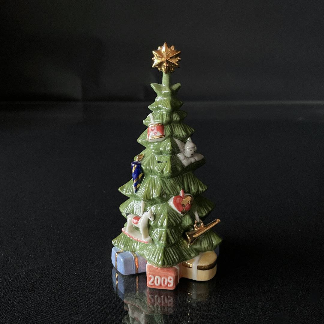 Der jährliche Weihnachtsbaum 2009, mit Ornamenten und einem goldenen Stern