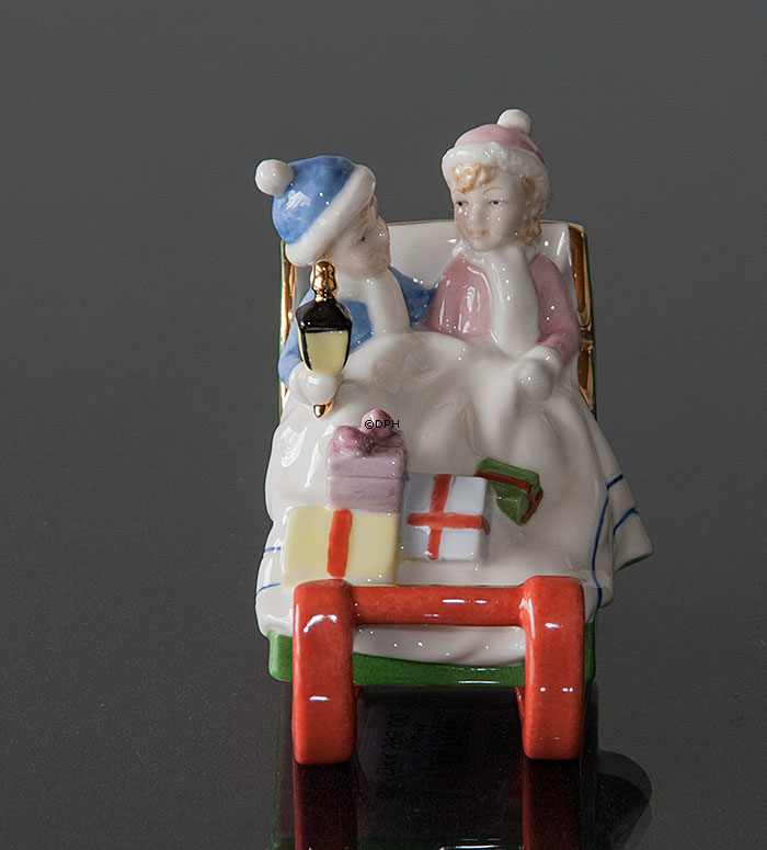 Clara & Peter mit Schlitten, Royal Copenhagen Figur Nr. 766