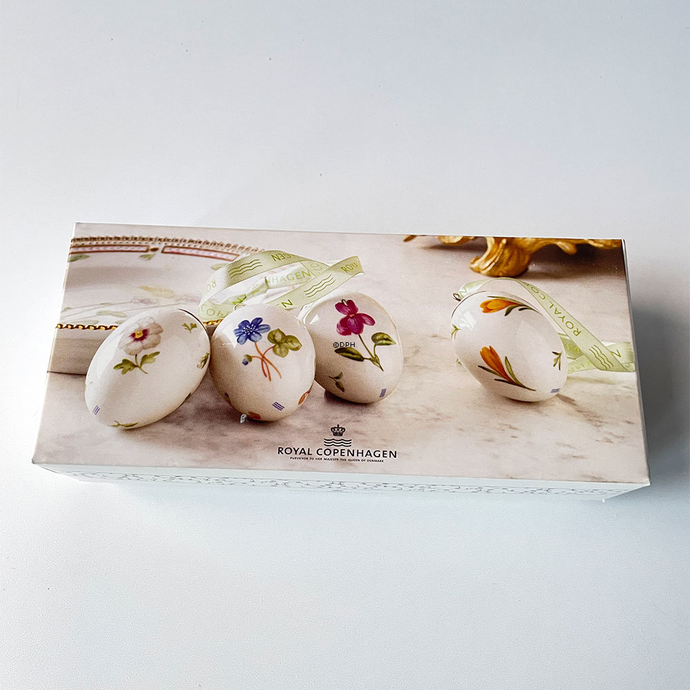 4 verschiedene Ostereier mit Frühlingsblumen