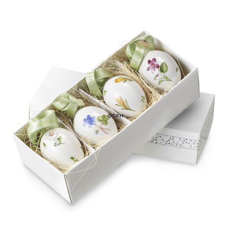4 verschiedene Ostereier mit Frühlingsblumen