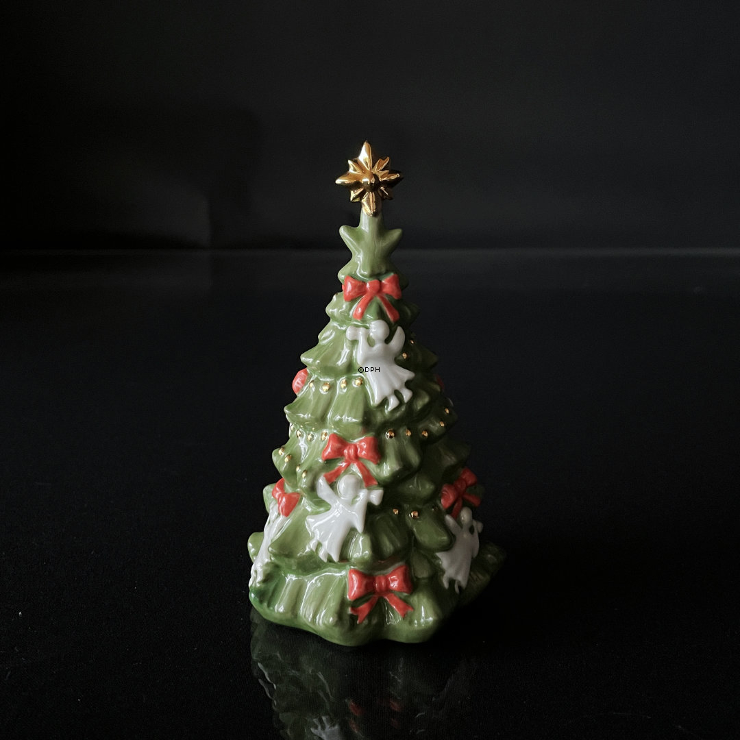 Der jährliche Weihnachtsbaum 2010, mit Ornamenten und einem goldenen Stern