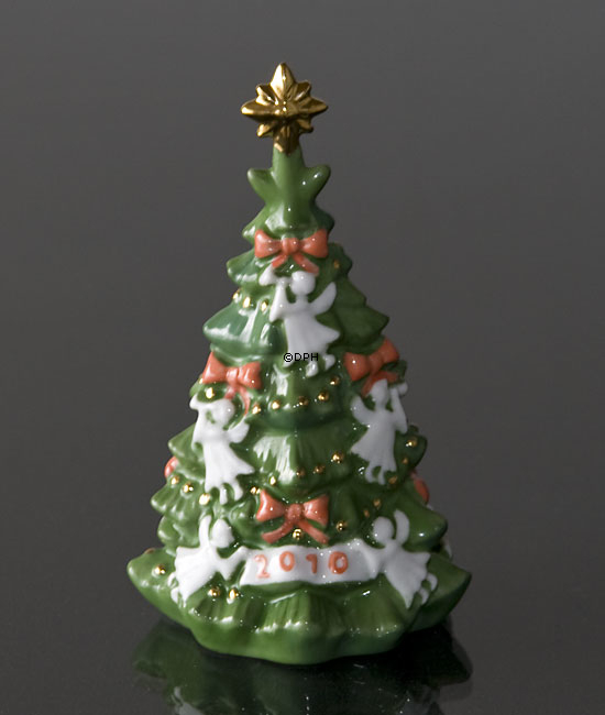 Der jährliche Weihnachtsbaum 2010, mit Ornamenten und einem goldenen Stern