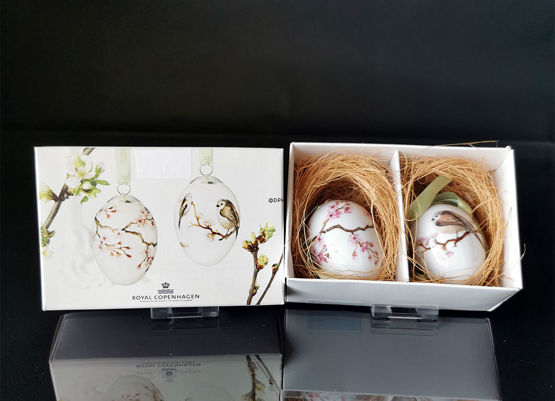 Osterei mit Schwanzmeise / Japanische Kirschenzweig, 2 Stück, Royal Copenhagen Osterei 2012