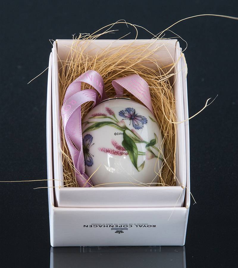 Blaues Porzellanei mit Schmetterling und Schlangen-Knöterich, Royal Copenhagen Osterei 2015