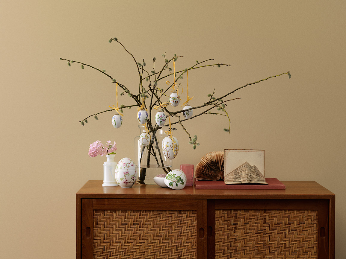 Stehender Bonbonniere mit Kirsche, Royal Copenhagen Osterei 2018 (ohne Originalverpackung)