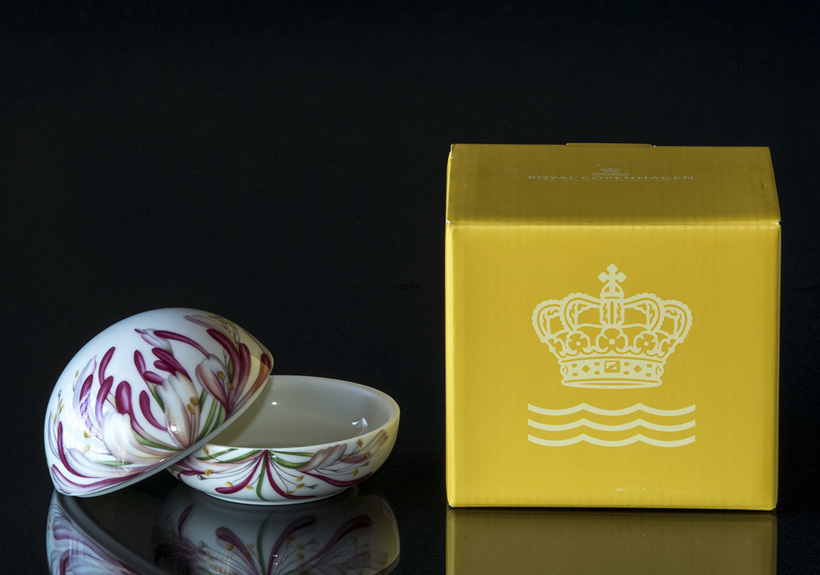 Bonbonniere mit Heckenkirschen, Royal Copenhagen Osterei 2019
