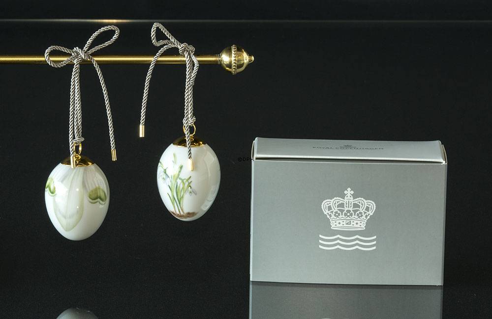 Osterei mit Schneeglöckchen und Schneeglöckchen Blätter, 2 Stück, Royal Copenhagen Osterei 2021