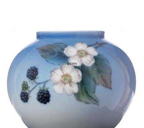 Vase mit Brombeere, Royal Copenhagen Nr. 288-2390 oder 758