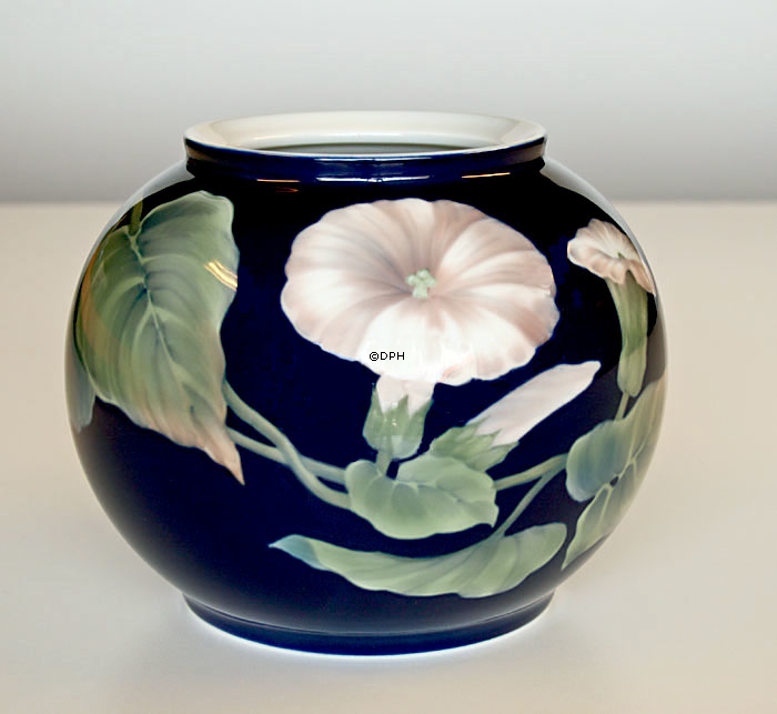 Vase mit Winde auf blauem Grund, Royal Copenhagen Nr. 812