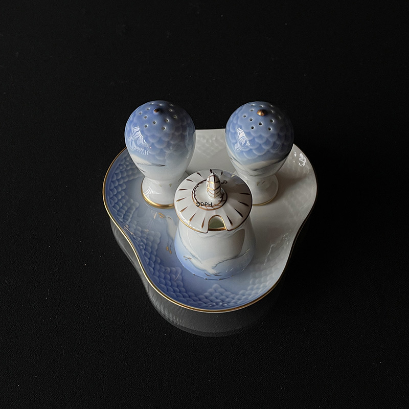 Möweservice mit Gold, dreieckige Platte Nr. 351 oder 52D