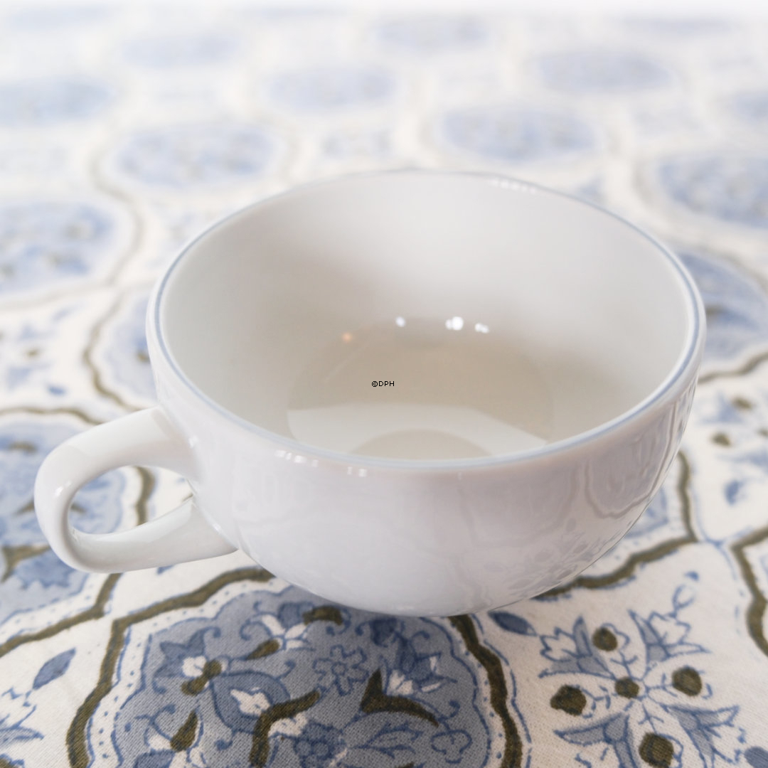 Blaue Linie, kleine (Mokka-)Kaffeetasse mit Untertasse Nr. 3042, Inhalt 15 cl, Royal Copenhagen (Tasse Ø8 cm, Untertasse Ø14 cm)