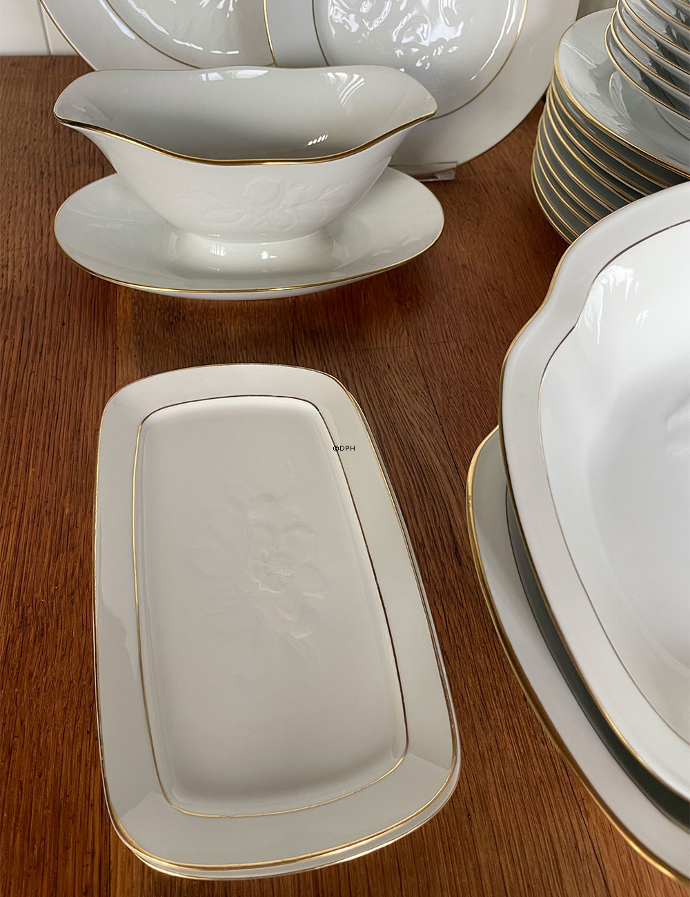 Weiss Christrose mit Gold Geschirr Bing & Gröndahl. 25 teile