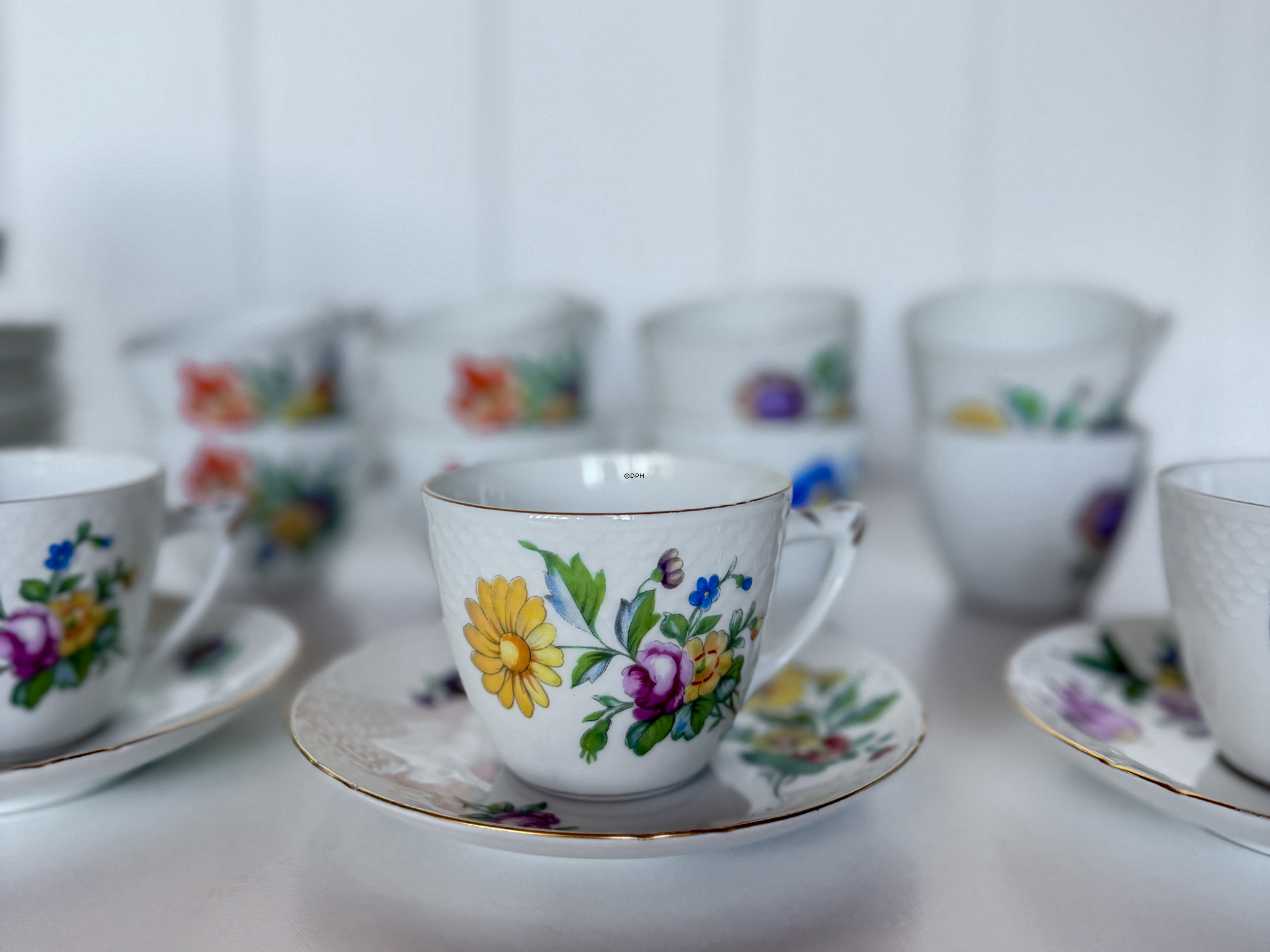 Bing & Gröndahl Sächsische Blume Kaffeetasse, verschiedene Blumenmotive, Inhalt 12,5 cl, Nr. 102, 305 oder 071