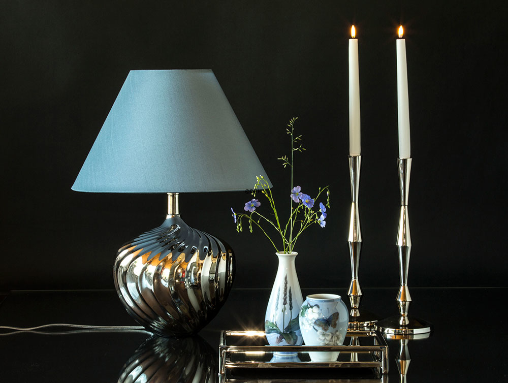 Vase mit blumiger Zweigen und Schmetterling, Royal Copenhagen Nr. 1584-271 oder 759