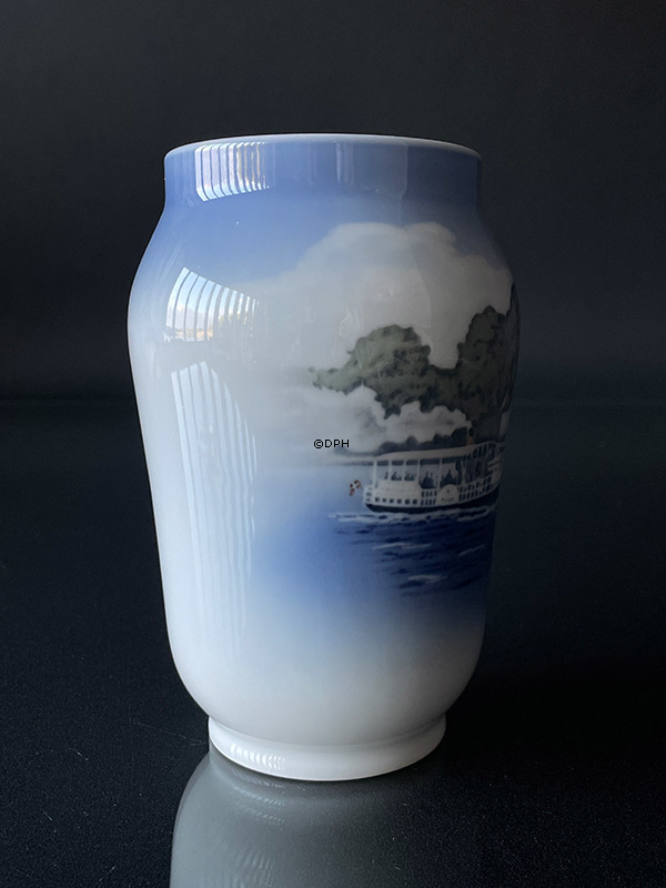 Vase mit Rathaus von Silkeborg an den Seen von Silkeborg, Royal Copenhagen Nr. 399