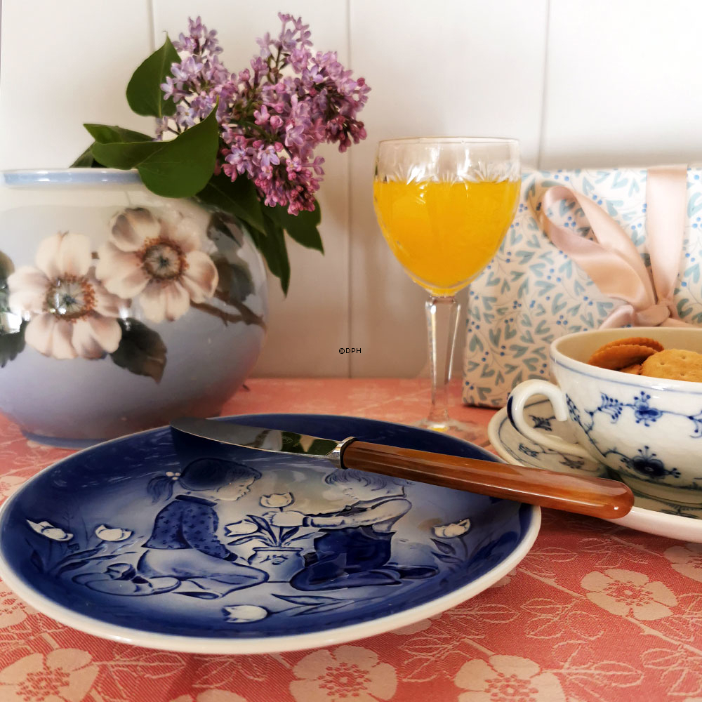 Vase mit Wildrose, Royal Copenhagen Nr. 4260 oder 817