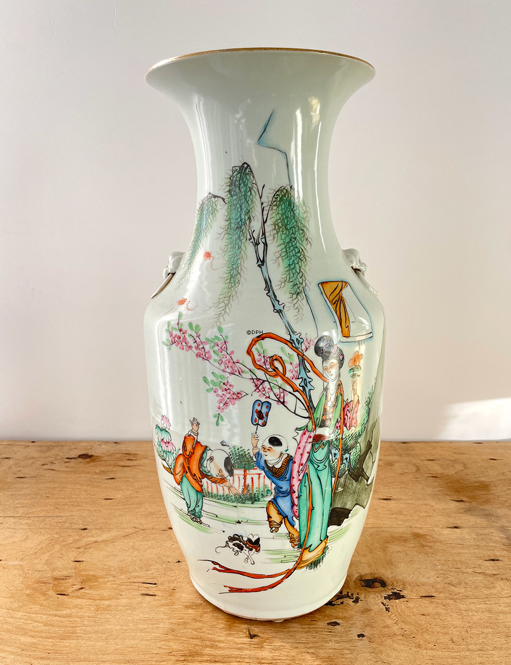 Runde chinesische halbantike Vase