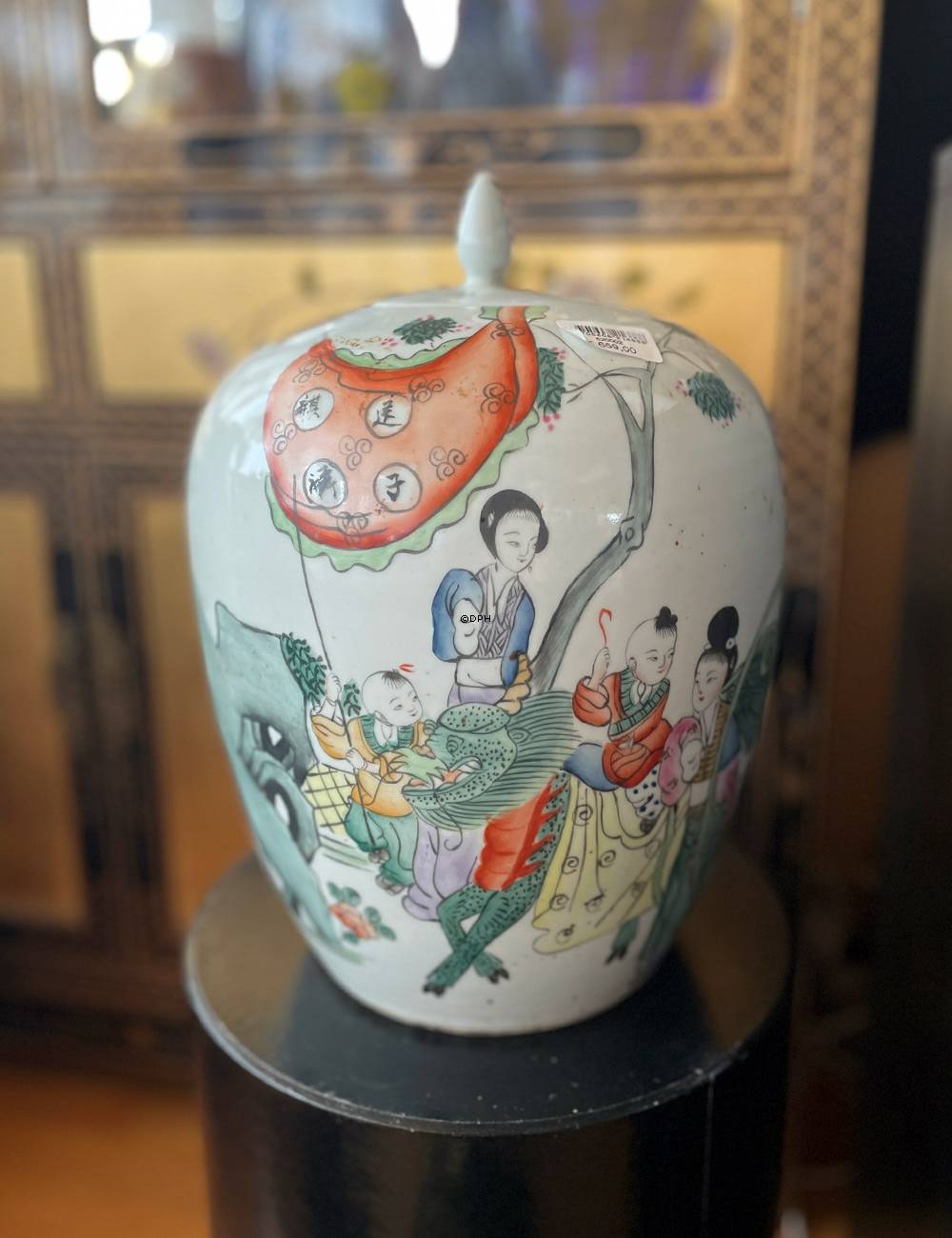 Chinesisches halbantikes Deckelkrug