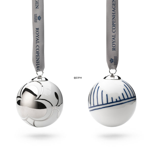 MEGA Blau Gerippt Ornament, nr. 4., weiß /silber mit Satinband, Royal Copenhagen