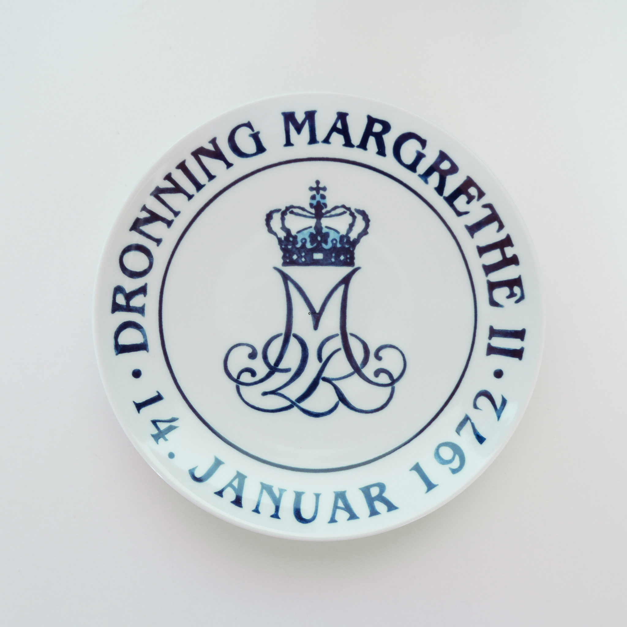 Royal Copenhagen Krönungsteller, Set, herausgegeben anlässlich des Thronwechsels im Jahr 2024