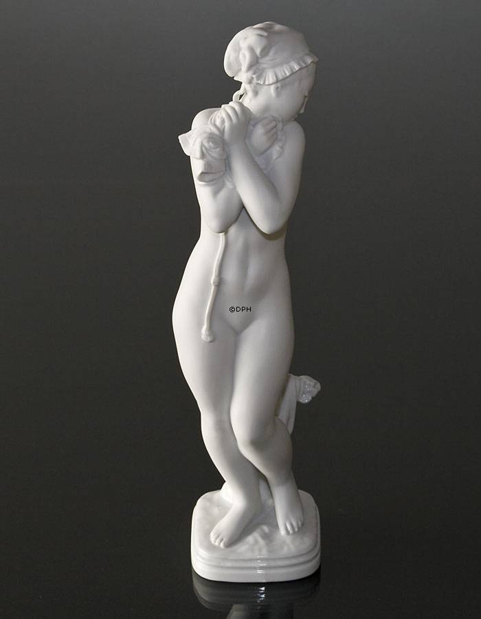 Badendes Mädchen Klassische nackte weiße Figur, Royal Copenhagen Figur Nr. 134