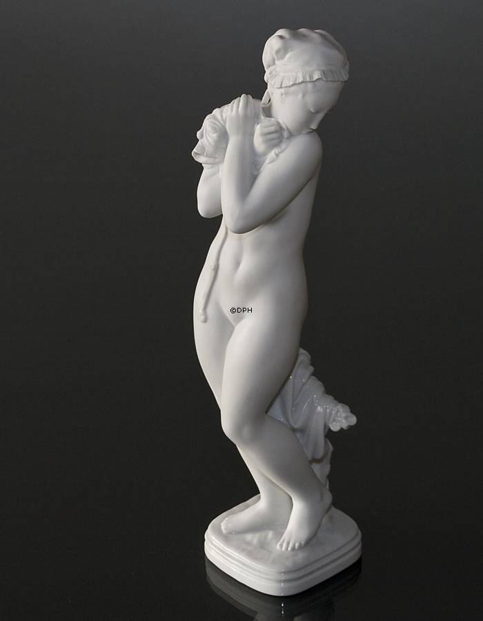 Badendes Mädchen Klassische nackte weiße Figur, Royal Copenhagen Figur Nr. 134