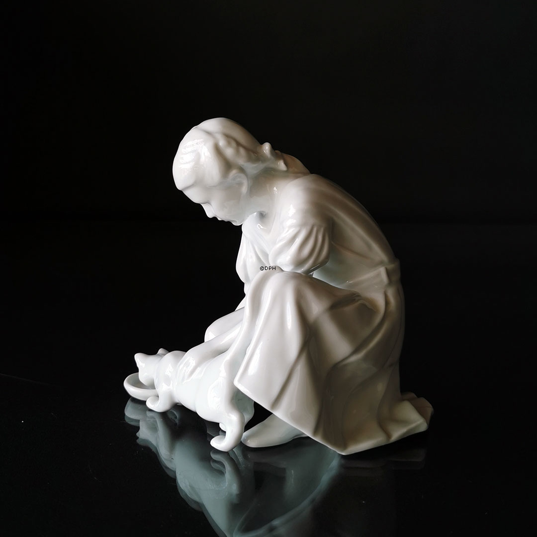 Nur ein Tropfen, Mädchen mit Katze, Royal Copenhagen Figur Nr. 421