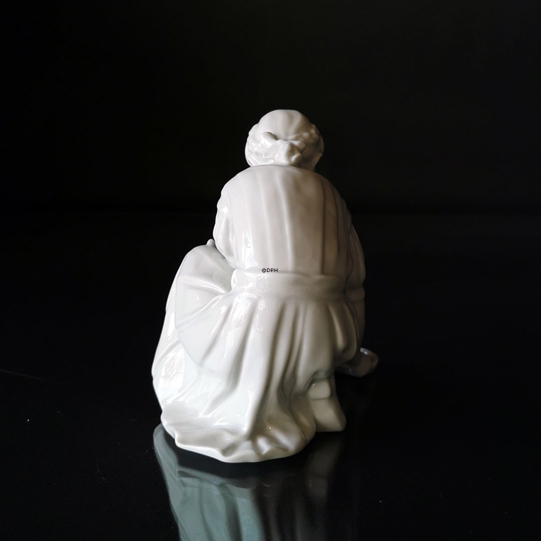 Nur ein Tropfen, Mädchen mit Katze, Royal Copenhagen Figur Nr. 421