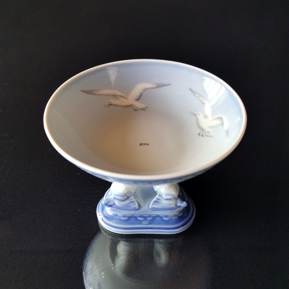 Möwegeschirr ohne Gold, Schale auf Delfinenfuß 14cm, Bing & Gröndahl Nr. 451 oder 66