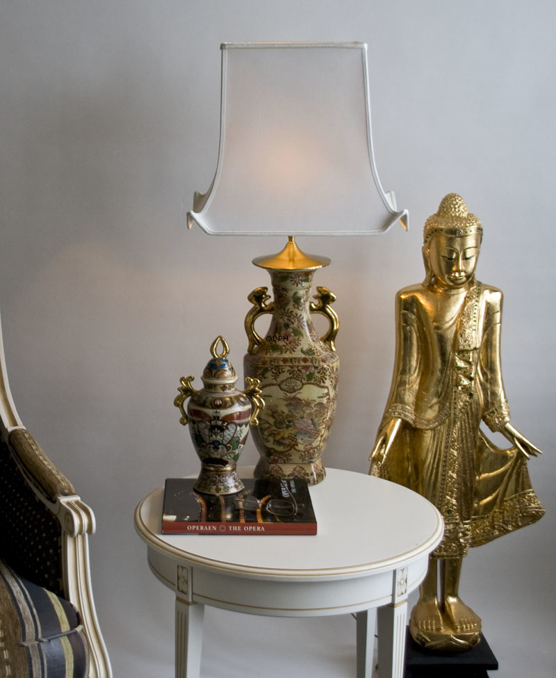 Chinesischer Tempelkrug mit goldenen Ohren