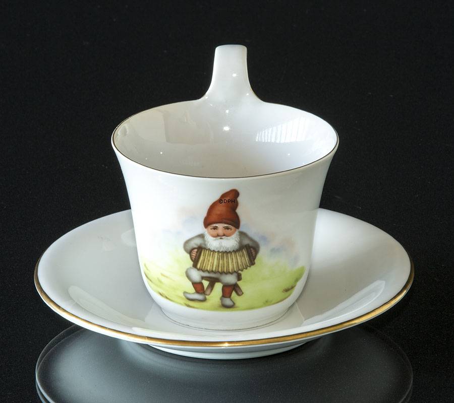 Bing & Gröndahl Weihnachtsbecher mit Wichtel, der Akkordeon spielt