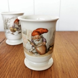 Becher mit Wiberg-Wichtel, der Grütze rührt, Royal Copenhagen Nr. 4-5436