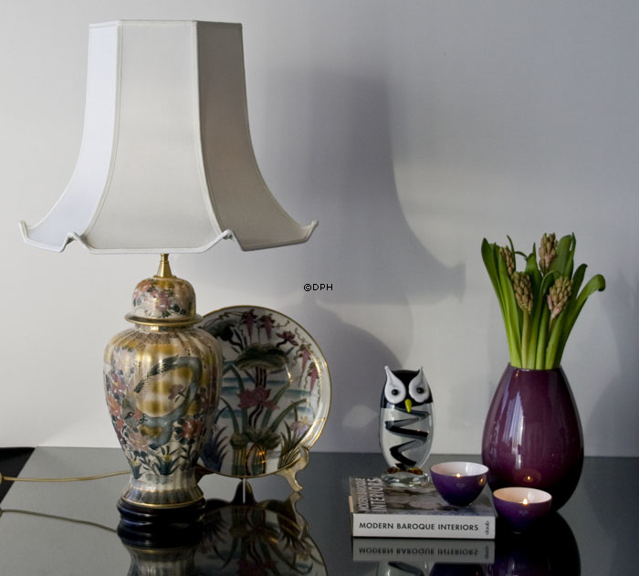 Kutani-TischSchale mit Wasser und Blumen