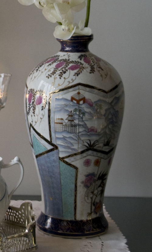 Chinesische Panoramavase mit Rahmen