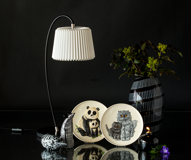 Liegende Glasmaus, Schwarz und Weiß gefleckt, mundgeblasene Glaskunst