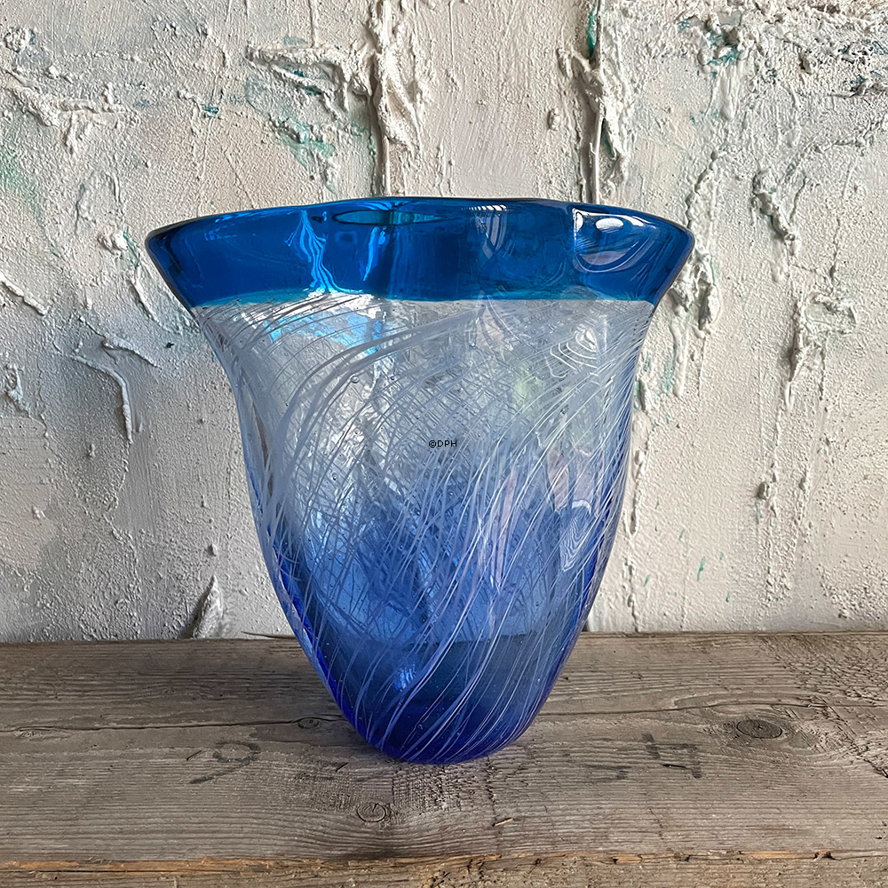 Blaue Glasvase, oval mit gewelltem Rand, Mundgeblasene Glaskunst