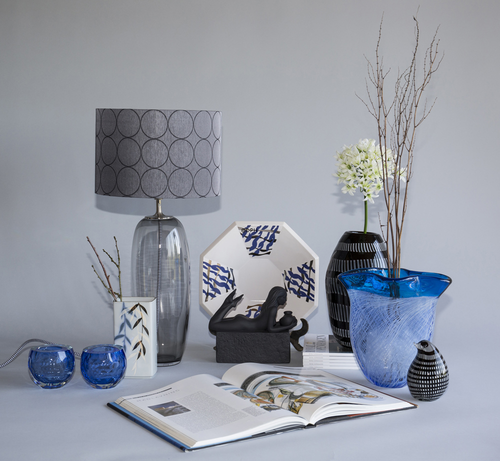 Blaue Glasvase, oval mit gewelltem Rand, Mundgeblasene Glaskunst