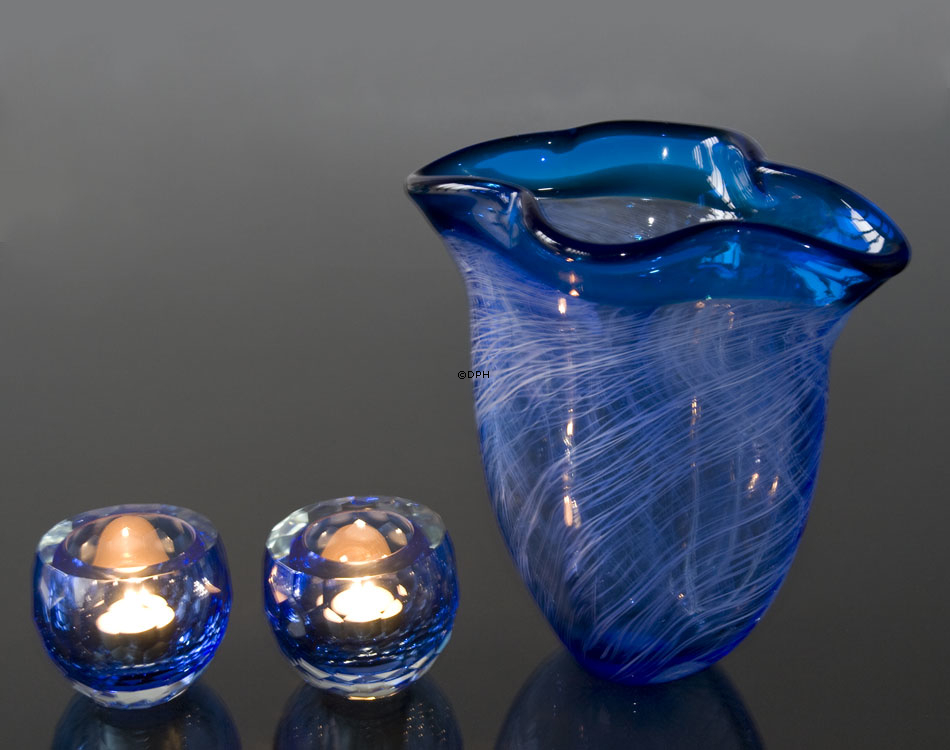 Blaue Glasvase, oval mit gewelltem Rand, Mundgeblasene Glaskunst