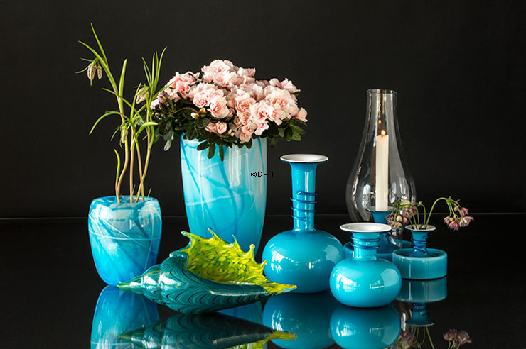 Glas Blumentopf oder Vase, blau mit weiß in Kontrast, Mundgeblasene Glaskunst