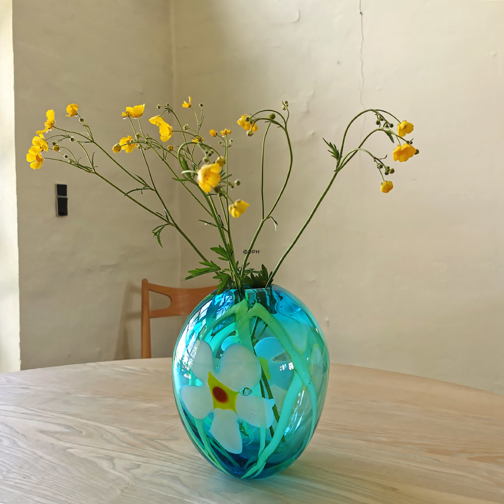 Große Runde Glasvase, blau mit Blume, Mundgeblasene Glaskunst